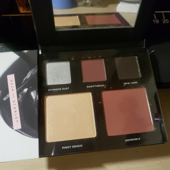 Deck of Scarlet - My Review on the Beauty Subscription  Deck of Scarlet makeup palette in diamond dust